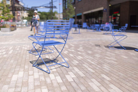 gratisography-blue-patio-chair-600x400